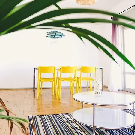 Spacious Apartment- Close To Beach And Town Centre
