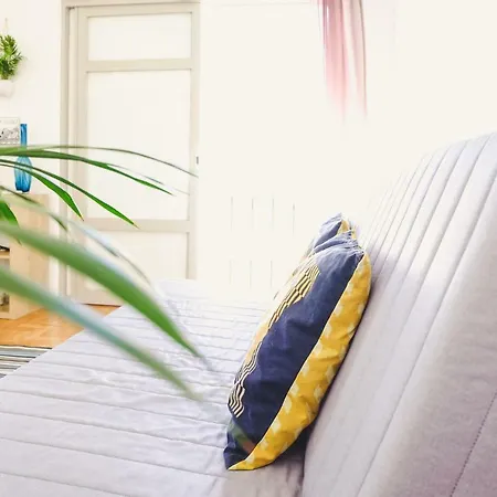 Spacious Apartment- Close To Beach And Town Centre *