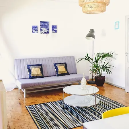 Spacious Apartment- Close To Beach And Town Centre