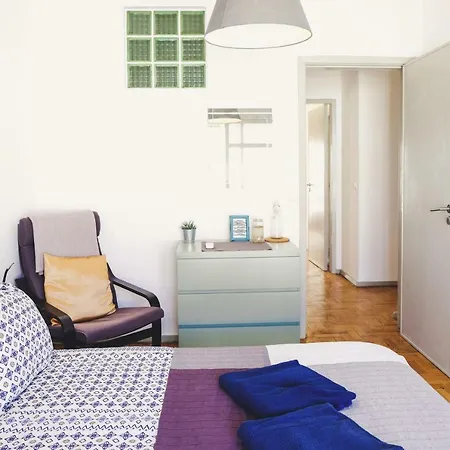 Spacious Apartment- Close To Beach And Town Centre