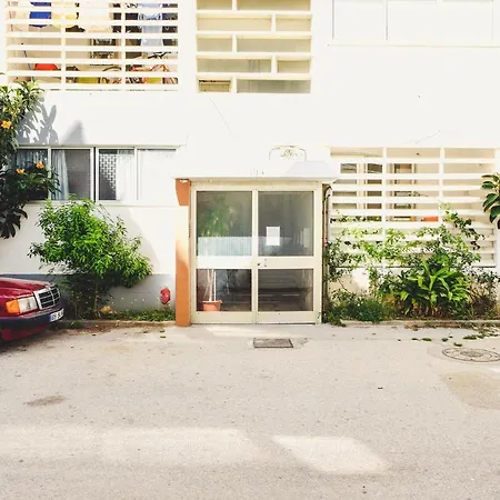Spacious Apartment- Close To Beach And Town Centre