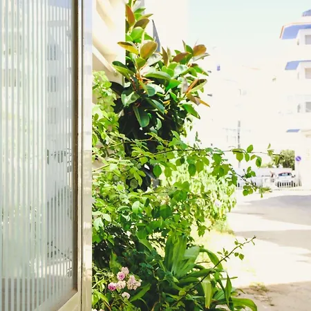 Гостевой дом Spacious Apartment- Close To Beach And Town Centre *