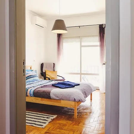 Spacious Apartment- Close To Beach And Town Centre *